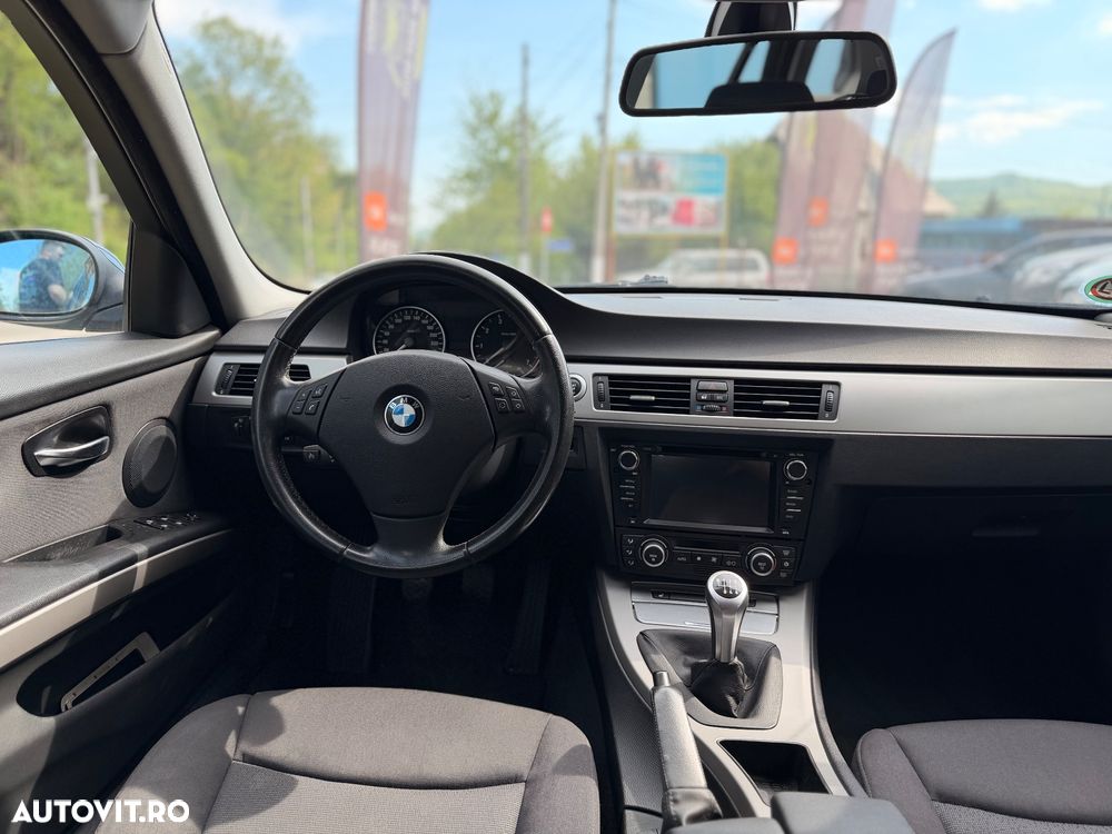 BMW Seria 3 320i - 8