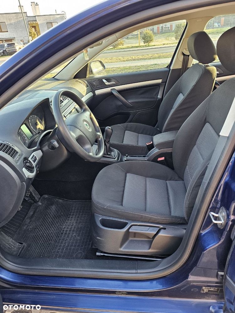Skoda Octavia 1.6 Combi Ambiente - 8