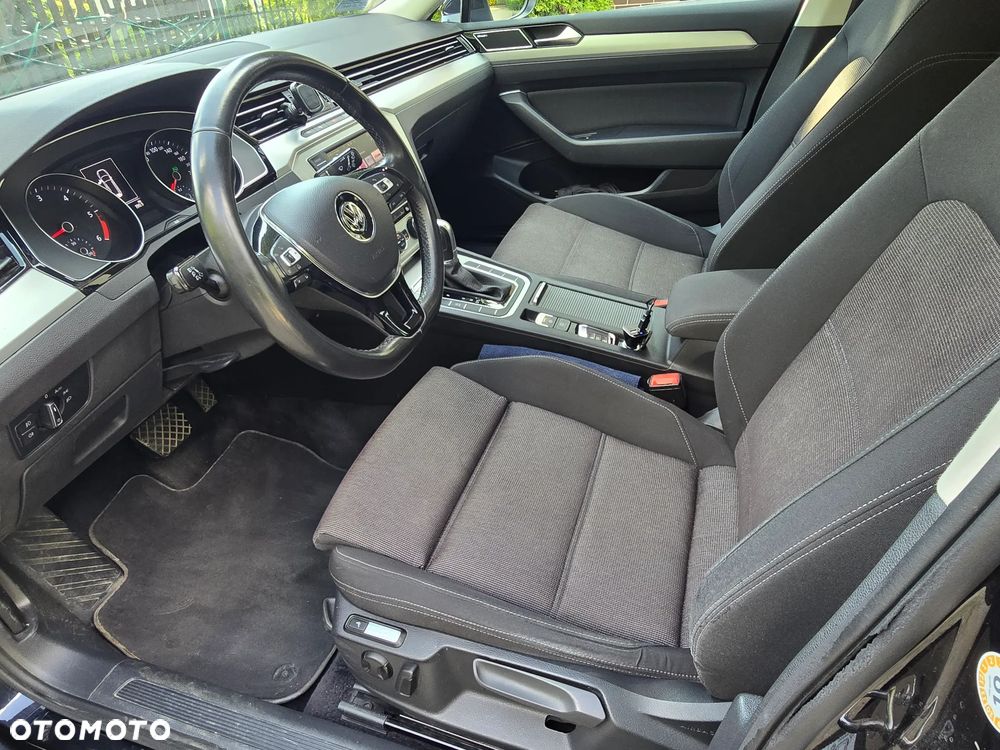 Volkswagen Passat - 8