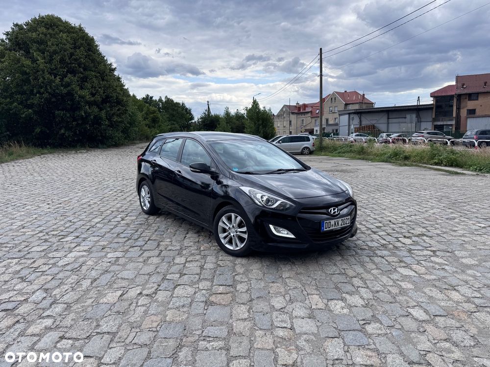 Hyundai i30 i30cw 1.6 CRDi Fifa World Cup Edition - 1