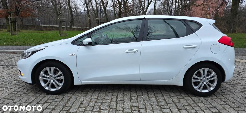 Kia Ceed - 12
