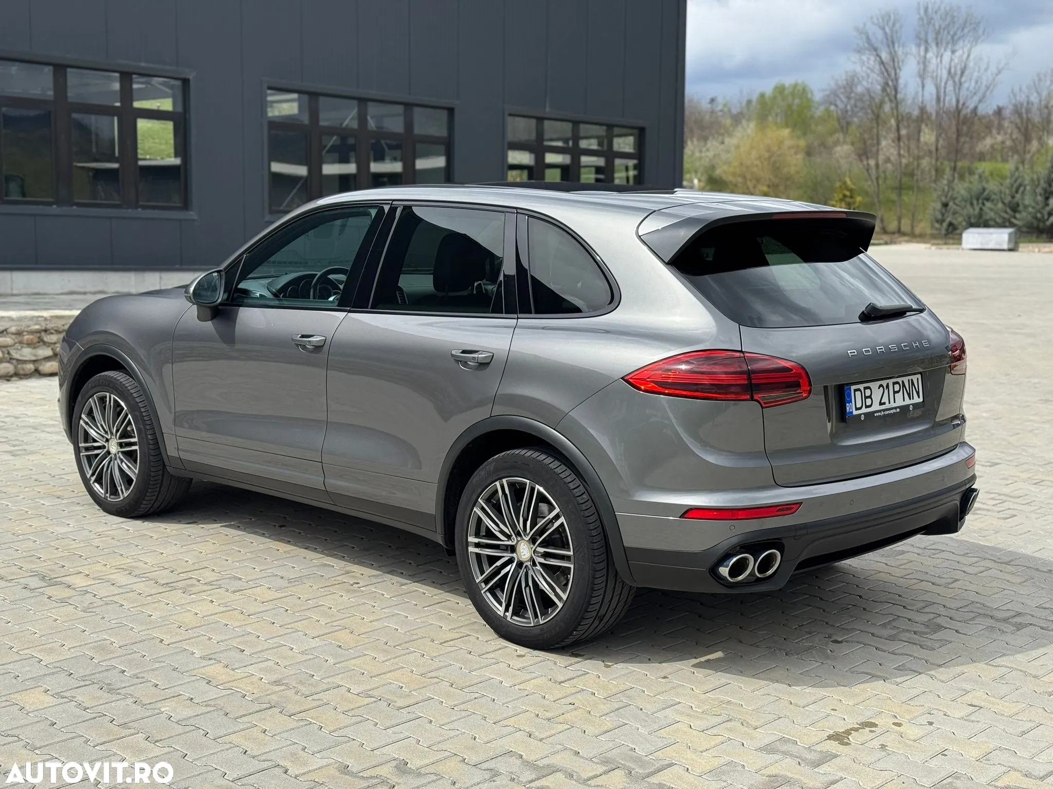 Porsche Cayenne Diesel Platinum Edition - 3