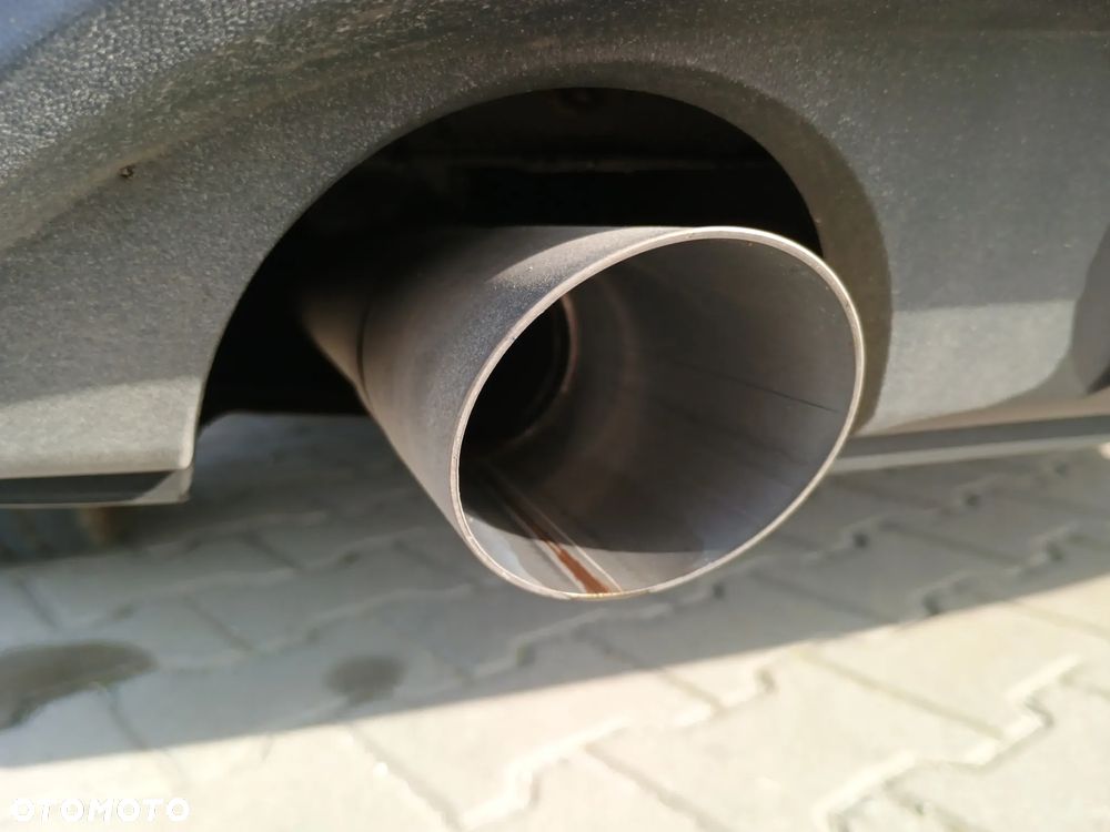 Volkswagen Golf 1.6 TDI BlueMotion Comfortline - 23