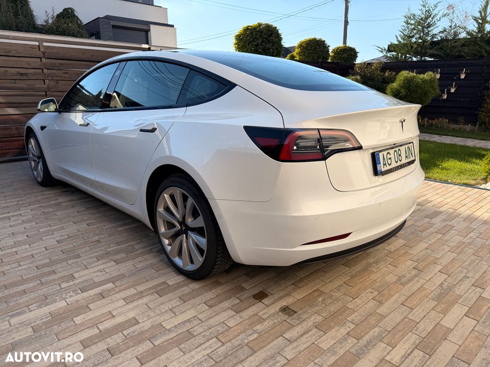 Tesla Model 3 - 4