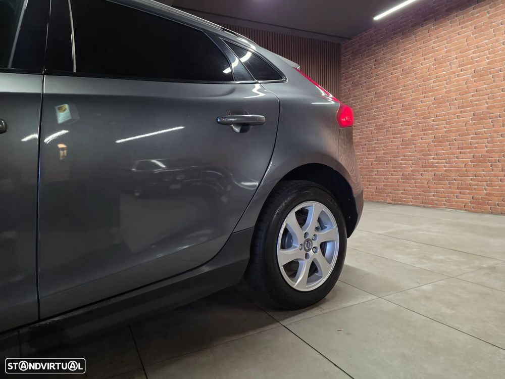 Volvo V40 D2 Summum - 34