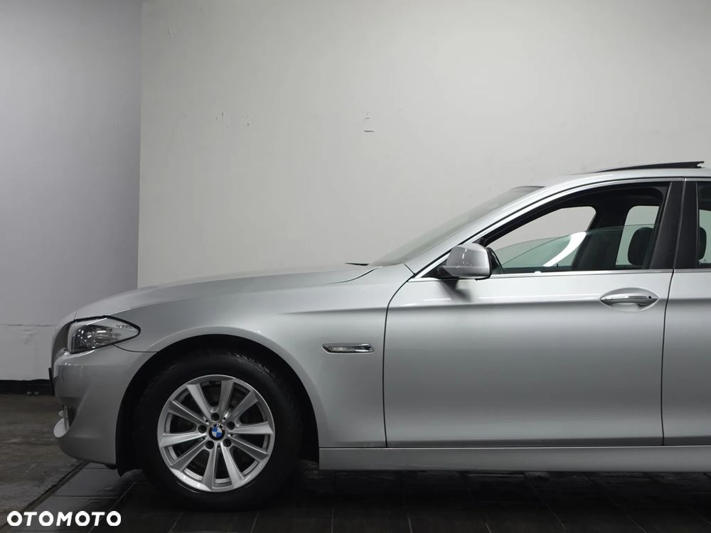 BMW Seria 5 528i - 17