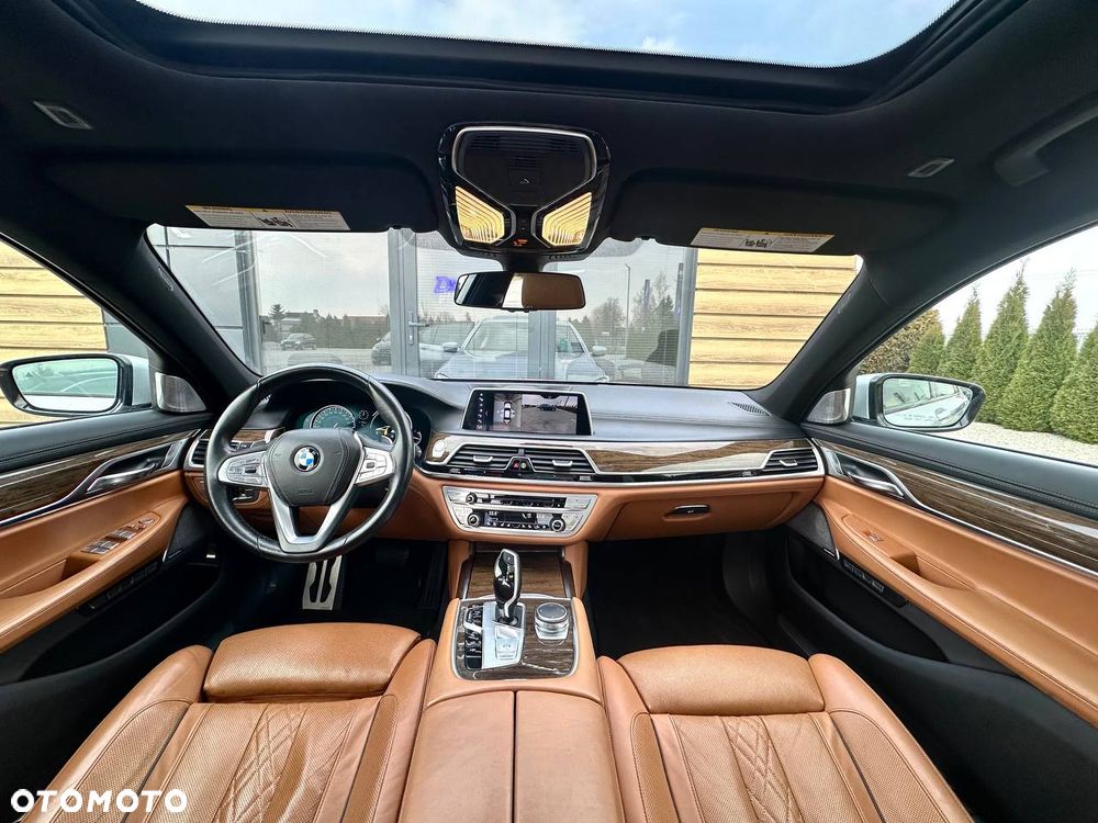 BMW Seria 7 750Li xDrive - 21
