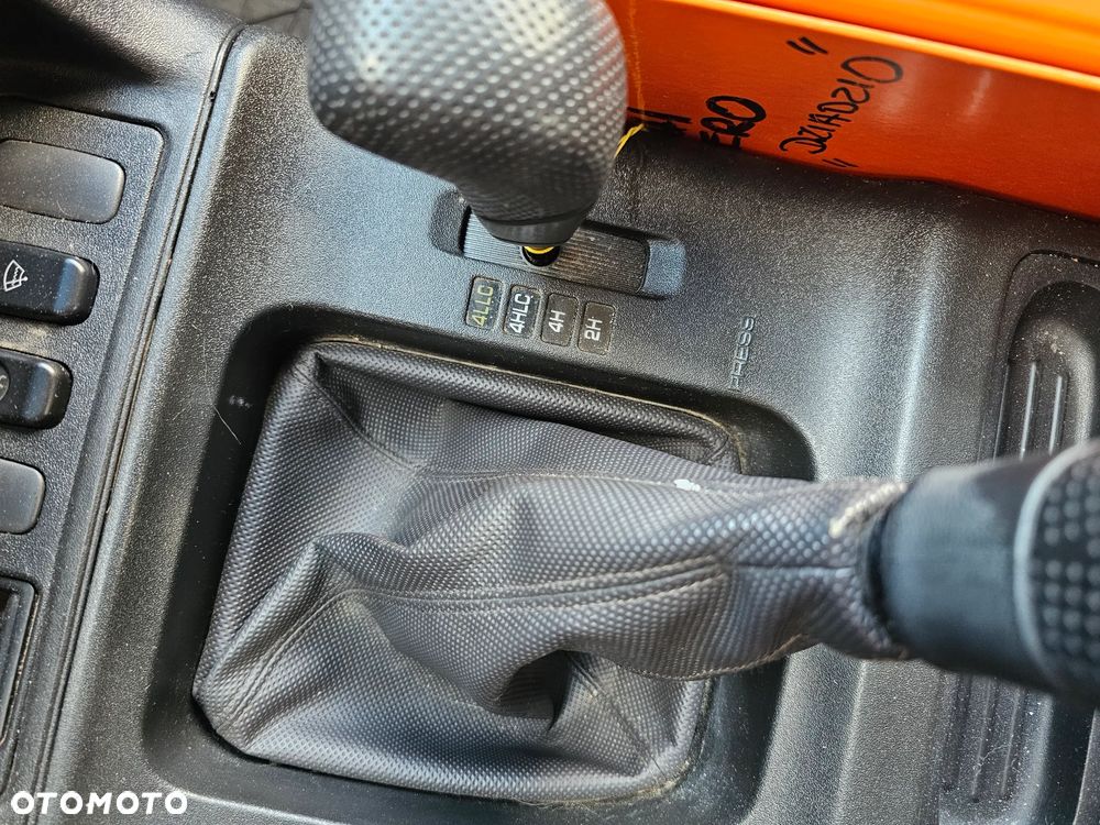 Mitsubishi Pajero - 13