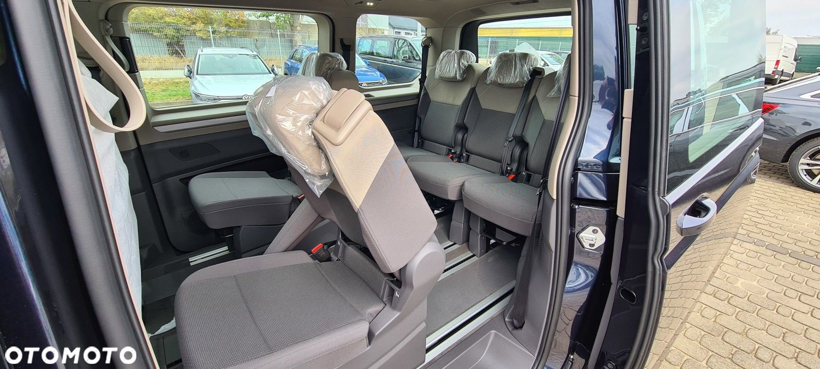 Volkswagen Multivan - 20