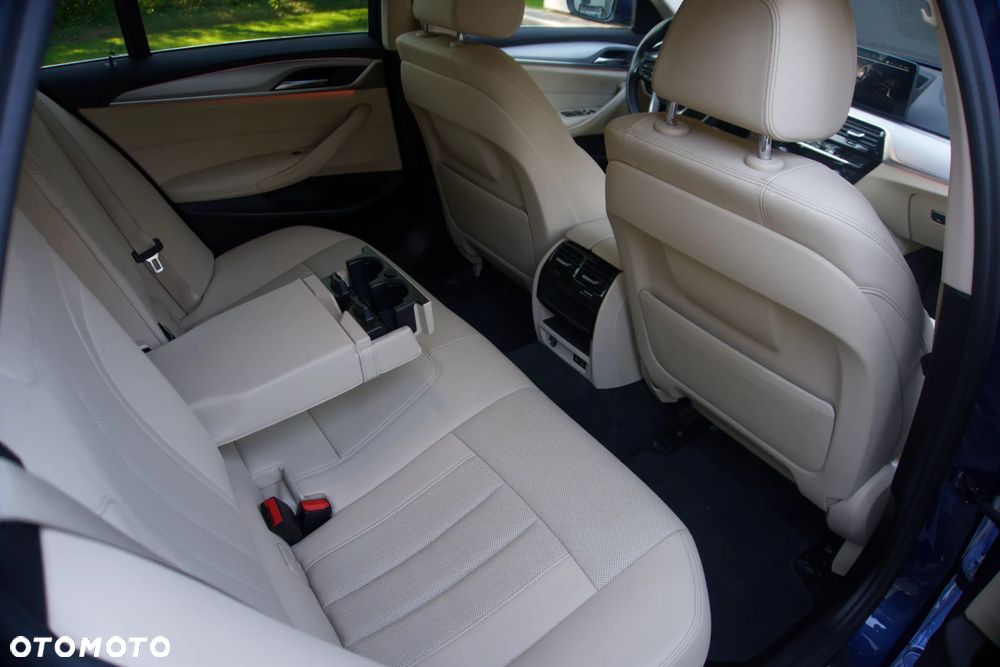 BMW Seria 5 530e xDrive - 24
