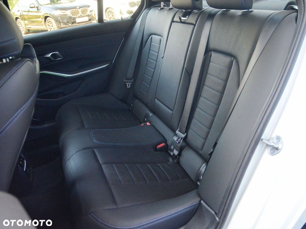 BMW Seria 3 - 36