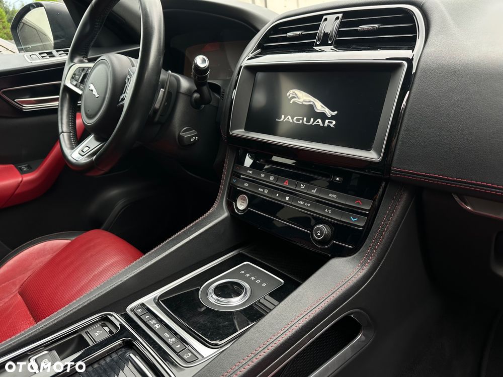 Jaguar F-Pace 2.0 i4D AWD R-Sport - 9
