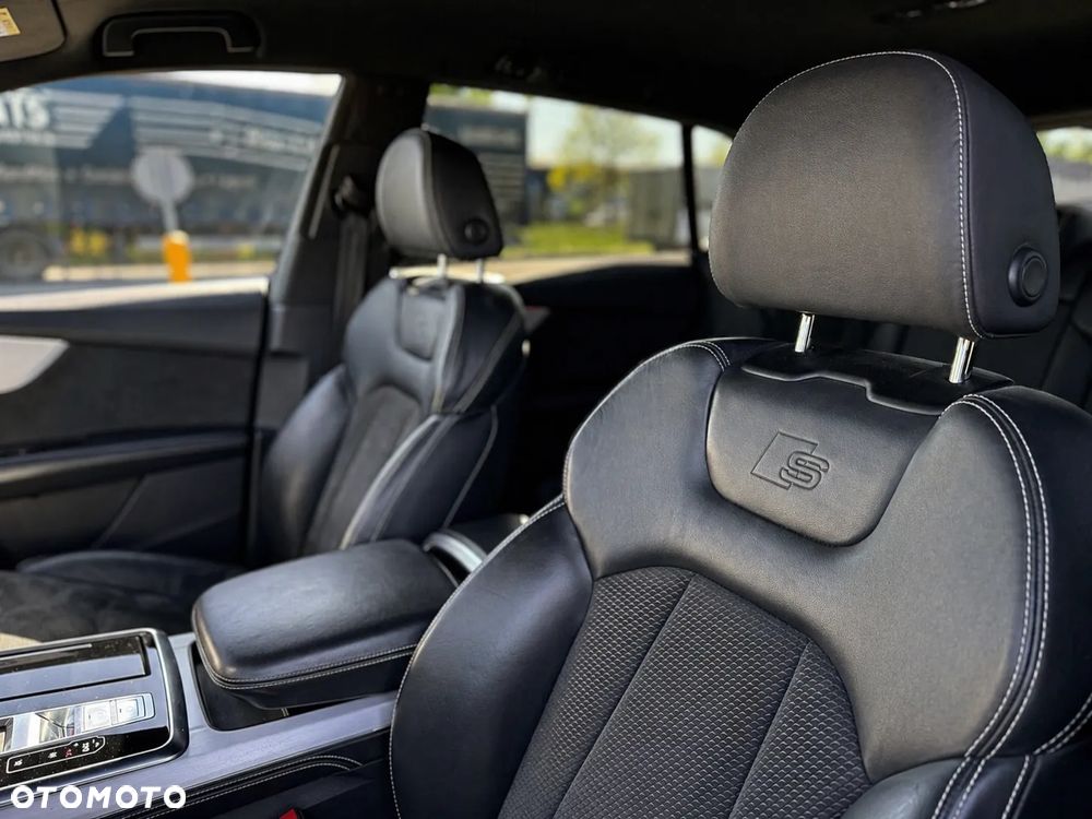 Audi Q8 - 12
