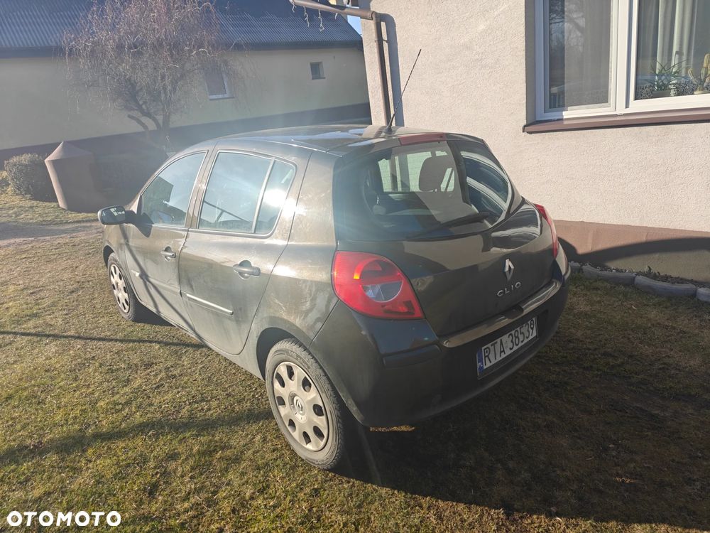 Renault Clio 1.4 16V Authentique - 3