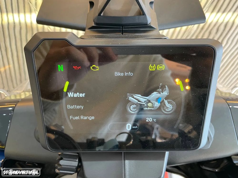 Husqvarna Norden 901 Expedition - 23