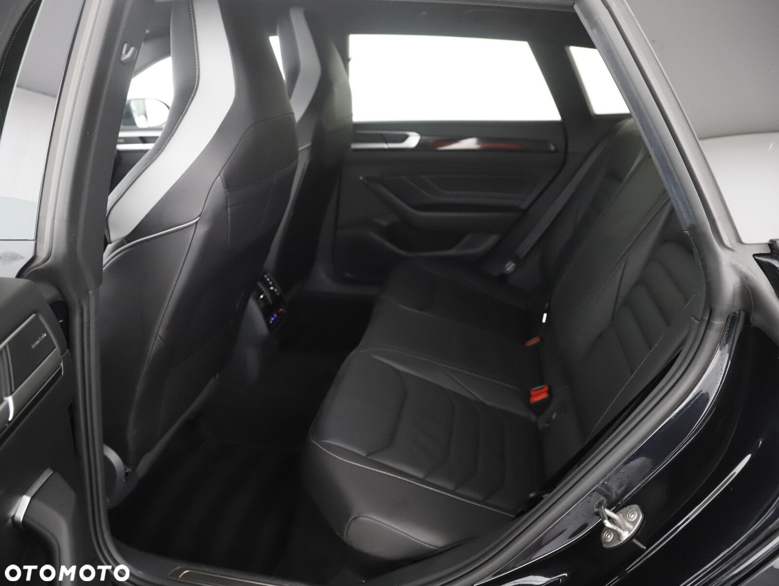 Volkswagen Arteon 2.0 TSI R-Line DSG - 11