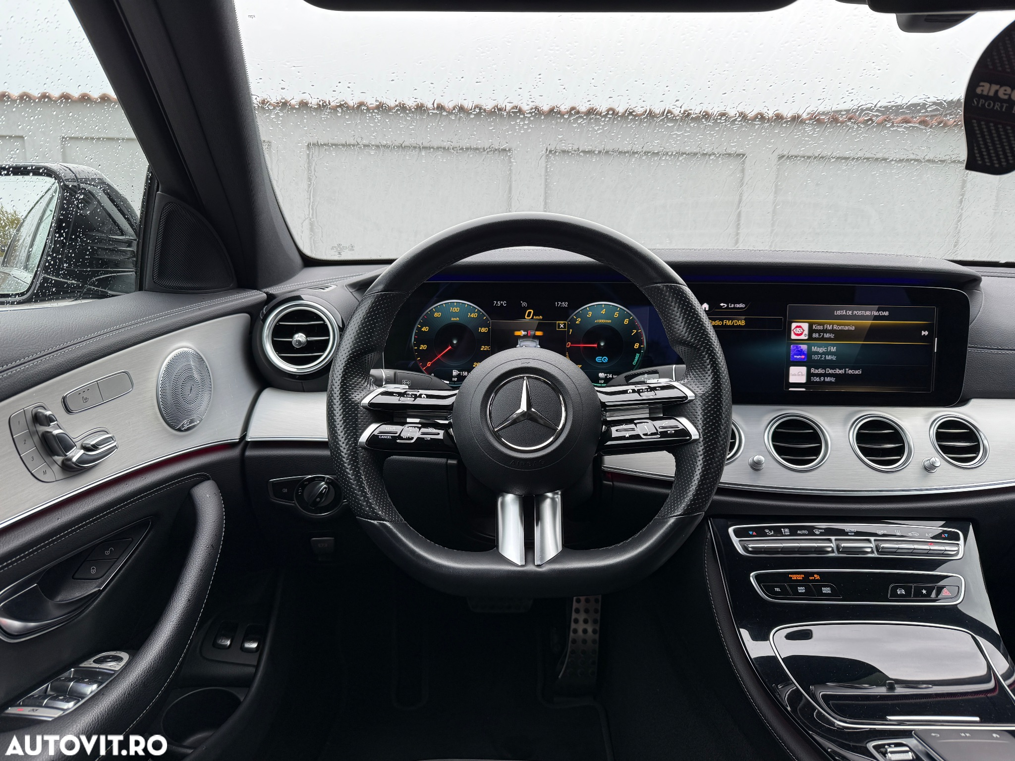 Mercedes-Benz E 300 4Matic 9G-TRONIC AMG Line - 3