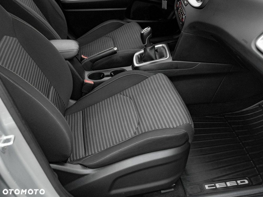 Kia Ceed 1.5 T-GDI M - 30