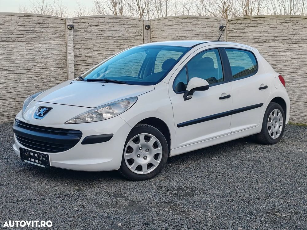 Peugeot 207 - 1
