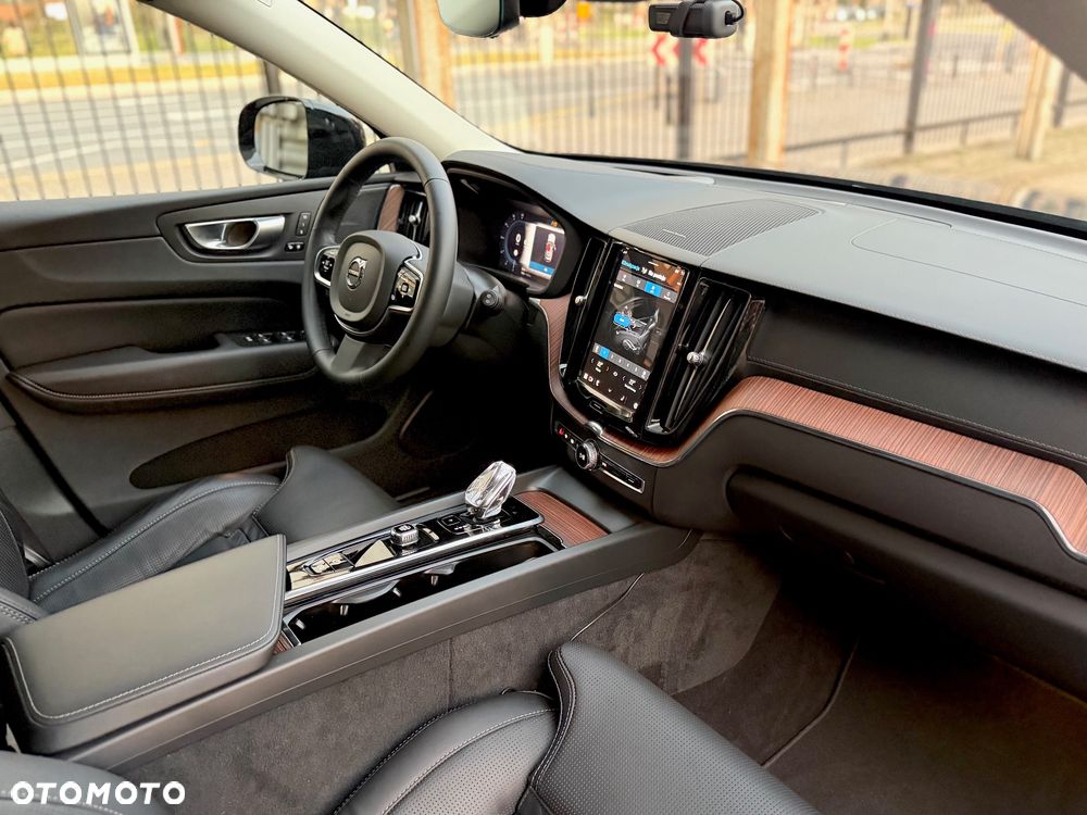 Volvo XC 60 B5 B AWD Ultimate Dark - 29