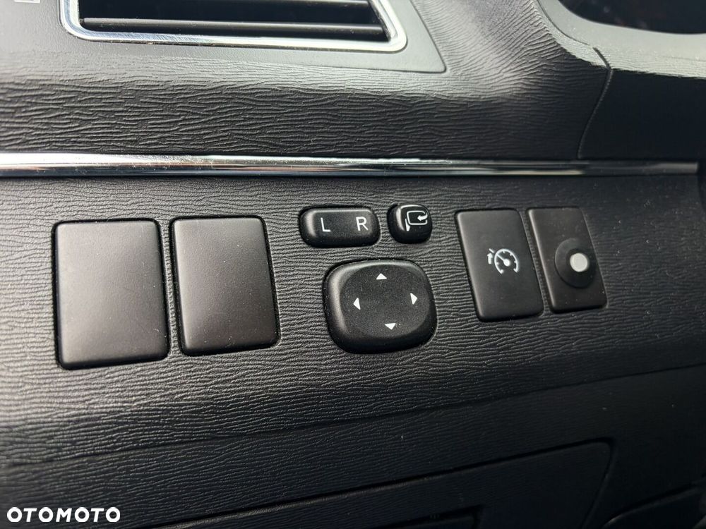 Toyota Avensis 2.0 D-4D Premium - 21