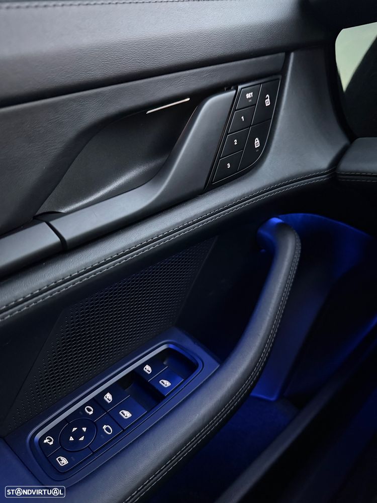 Porsche Taycan Sport Turismo Black Edition - 16
