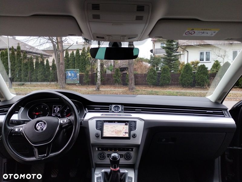 Volkswagen Passat - 10