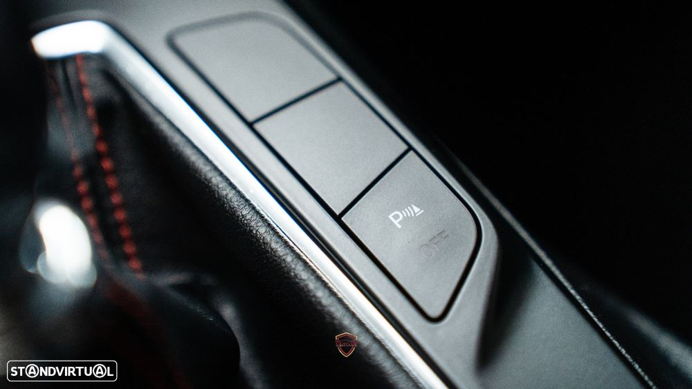 Ford Kuga 1.5 EcoBoost ST-LINE - 39