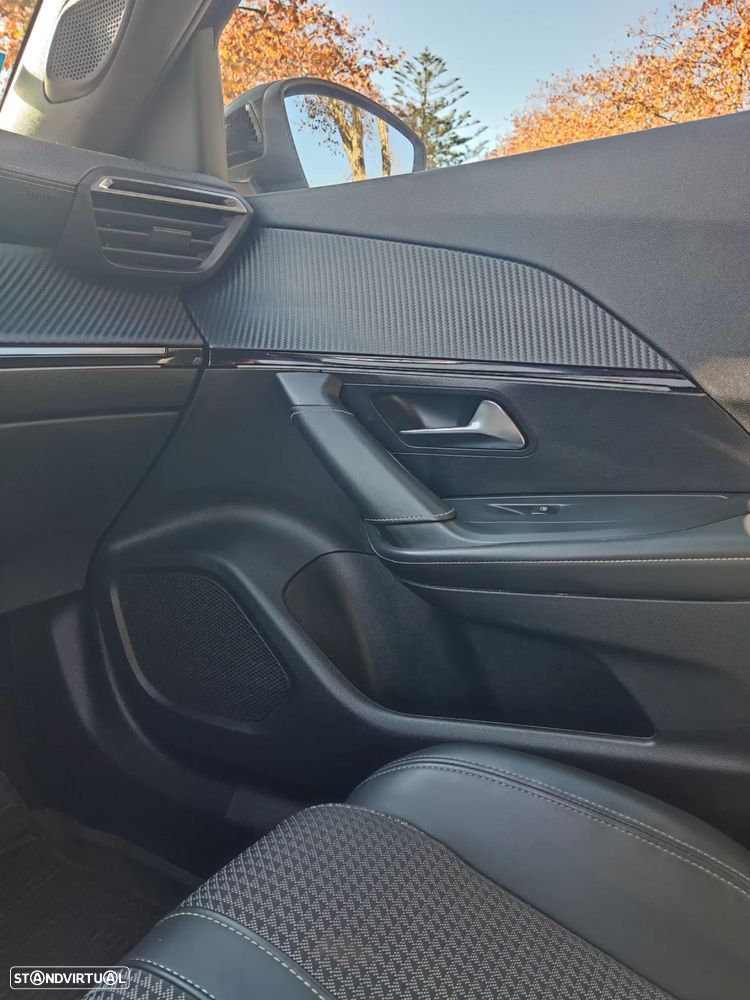 Peugeot 2008 1.2 PureTech GT Line - 29
