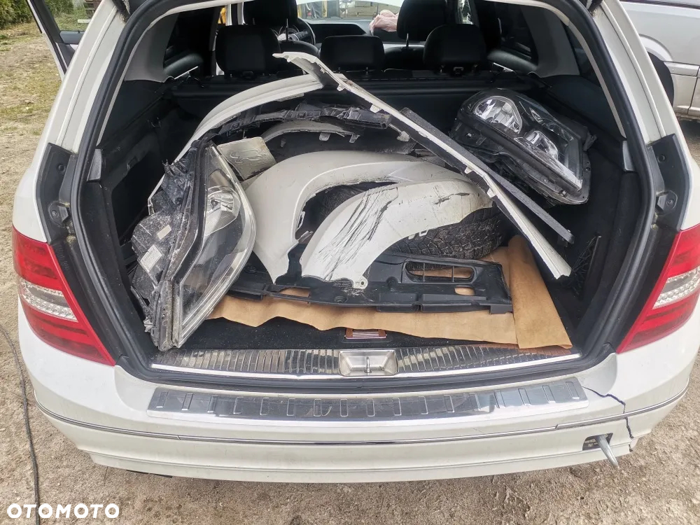 Mercedes-Benz Klasa C 200 CDI BlueEff Avantgarde - 19