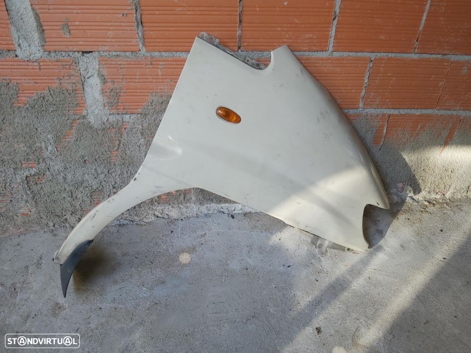 Guarda lamas Direito Mitsubishi L-400 - 1