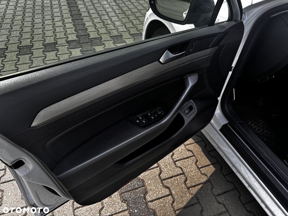 Volkswagen Passat 2.0 TDI EVO Business DSG - 18