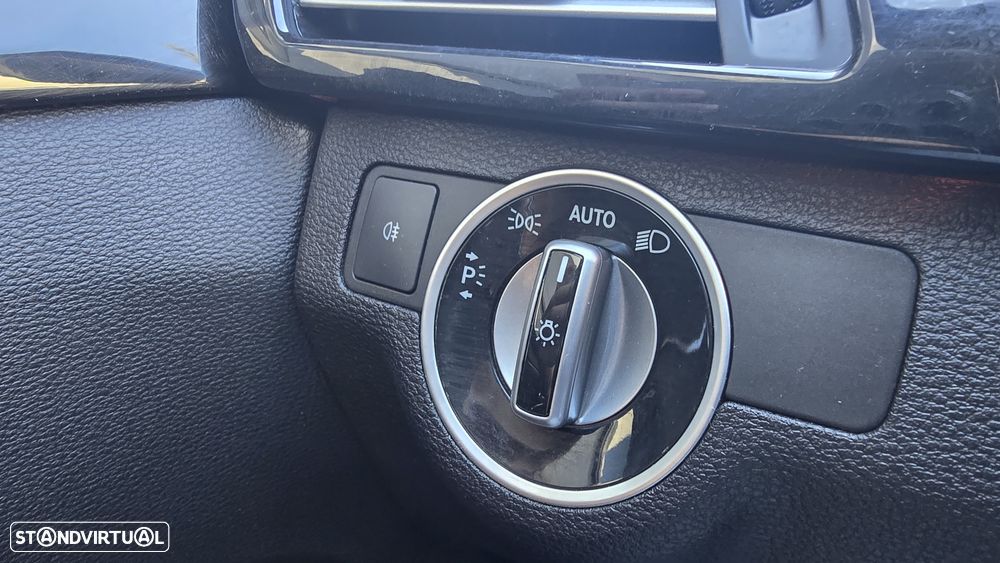 Mercedes-Benz E 300 Bluetec Hybrid Avantgarde - 31