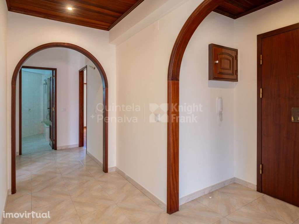 Apartamento T2 para arrendamento com estacionamento em Cascais - Grande imagem: 3/25