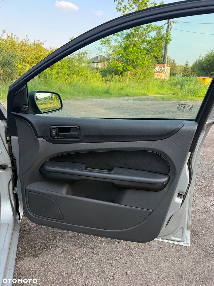 Ford Focus 1.4 Ambiente - 25