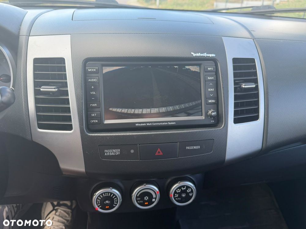 Mitsubishi Outlander 2.0 DI-D 4WD Intense - 15