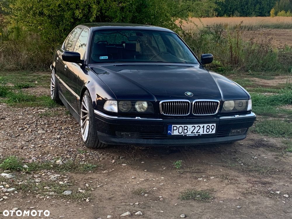 BMW Seria 7 735i - 1