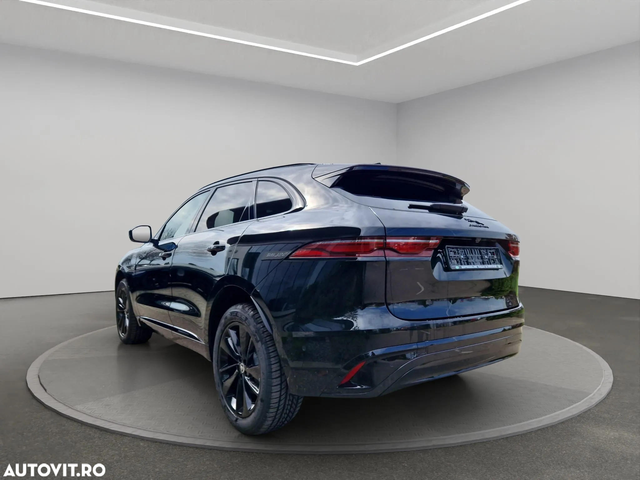 Jaguar F-Pace D200 AWD R-Dynamic SE - 4