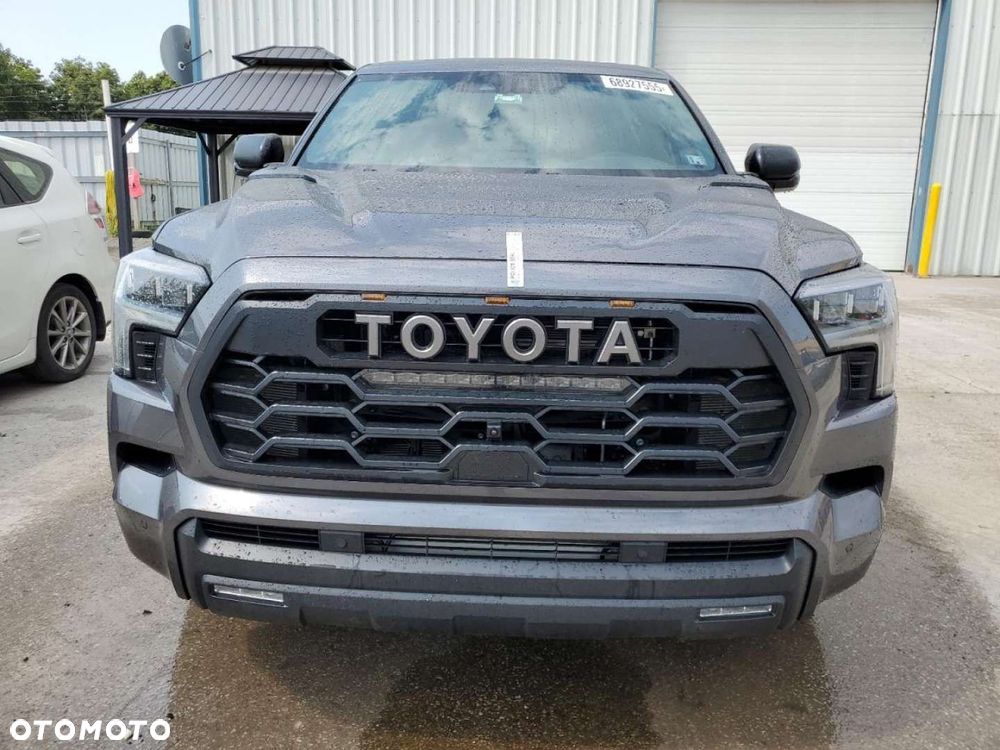 Toyota Sequoia - 12