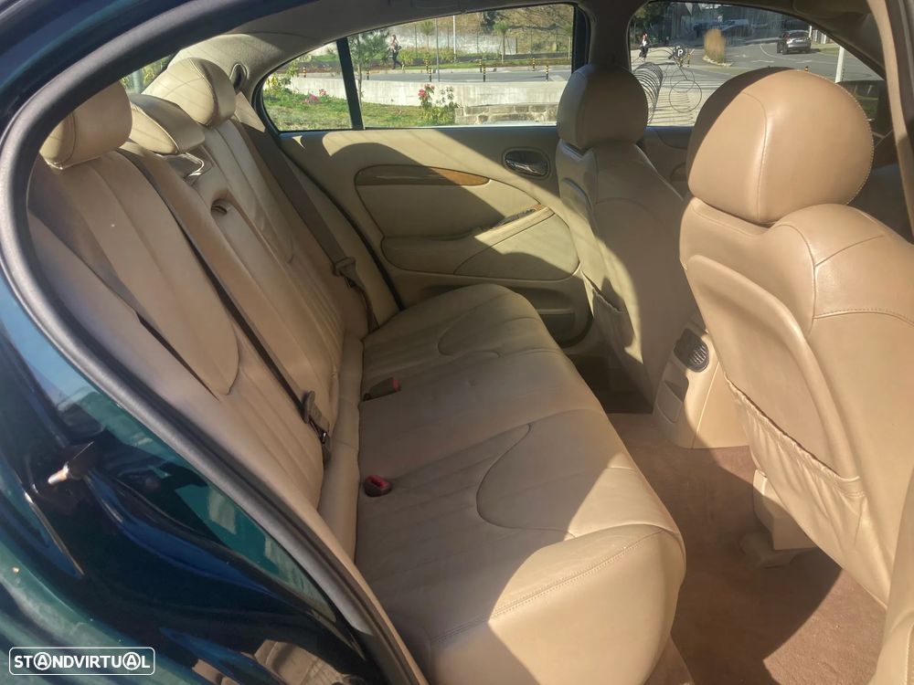 Jaguar S-Type 4.0 V8 - 11