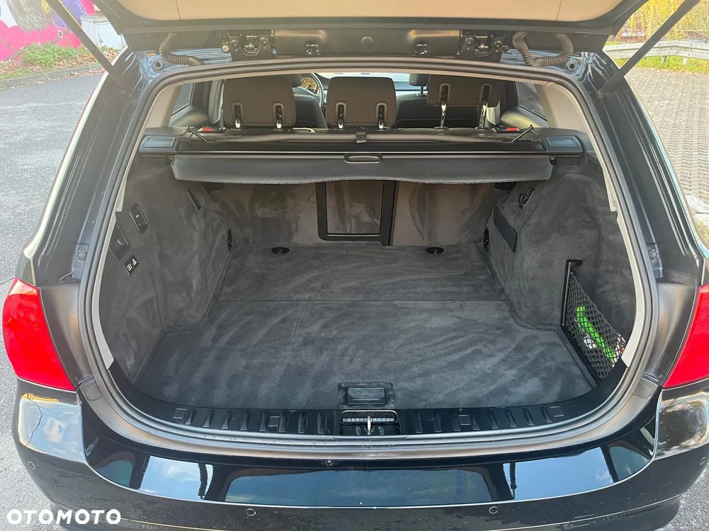 BMW Seria 3 318d DPF Touring - 18