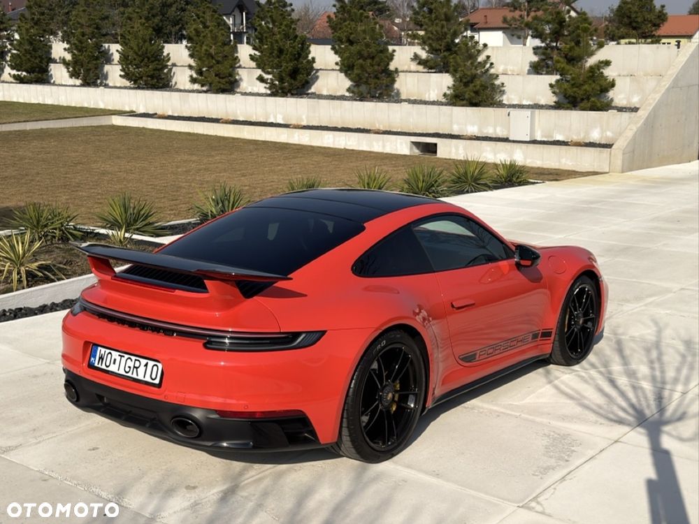 Porsche 911 Carrera 4 GTS - 4