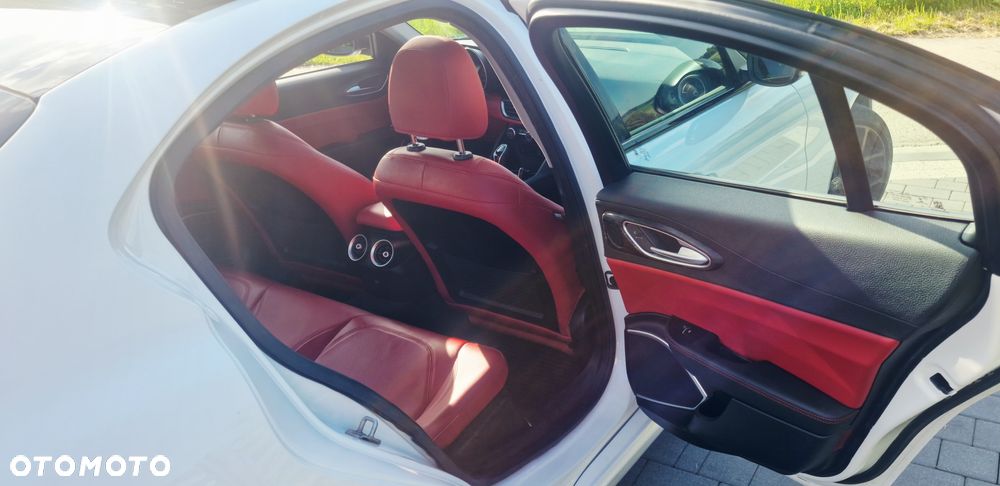 Alfa Romeo Giulia - 19