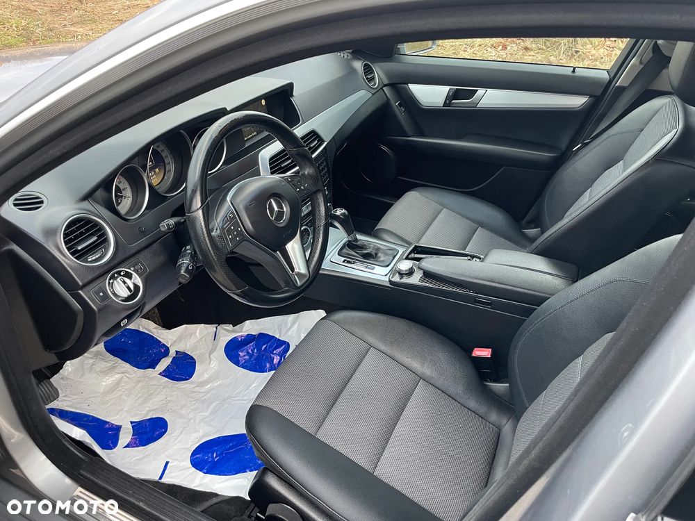 Mercedes-Benz Klasa C 180 BlueEFFICIENCY 7G-TRONIC Avantgarde - 16