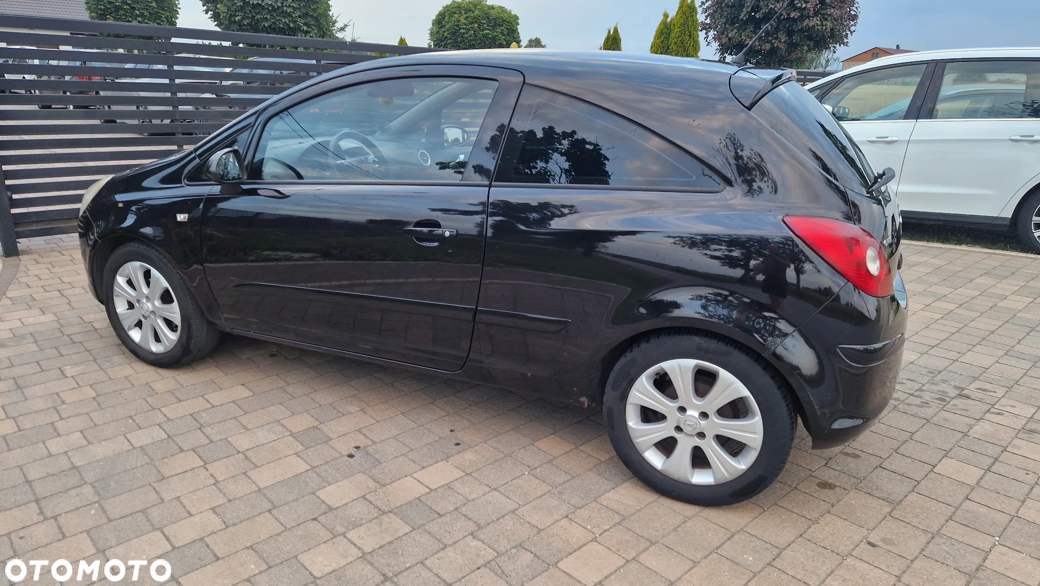 Opel Corsa 1.4 16V Enjoy - 10