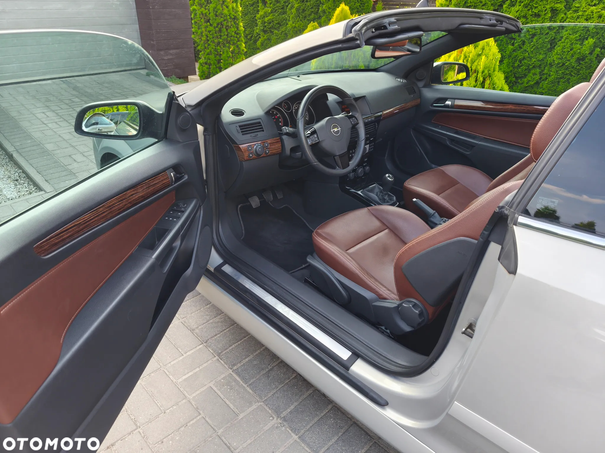 Opel Astra Twin Top 2.0 Turbo Cosmo - 27