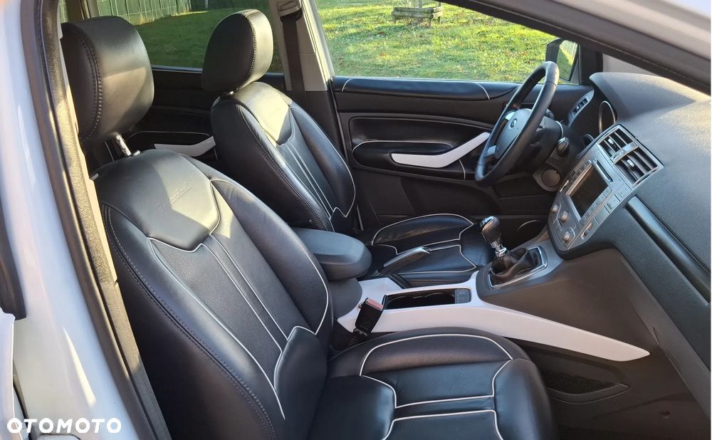 Ford Kuga 2.0 TDCi Titanium - 14