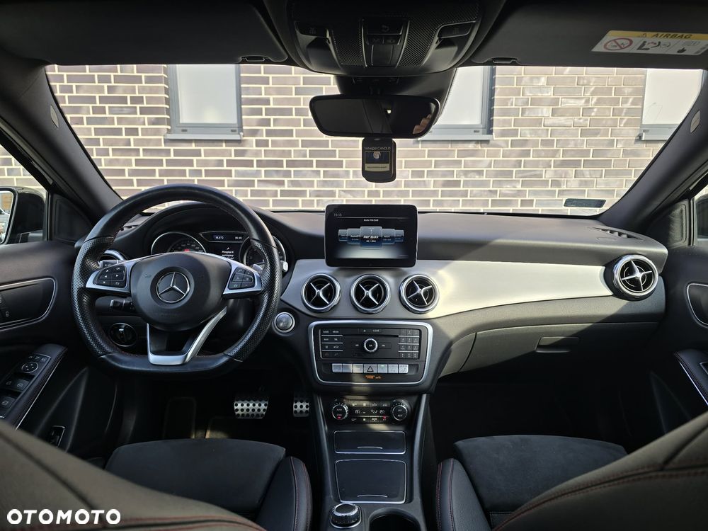 Mercedes-Benz GLA 200 7G-DCT AMG Line - 27