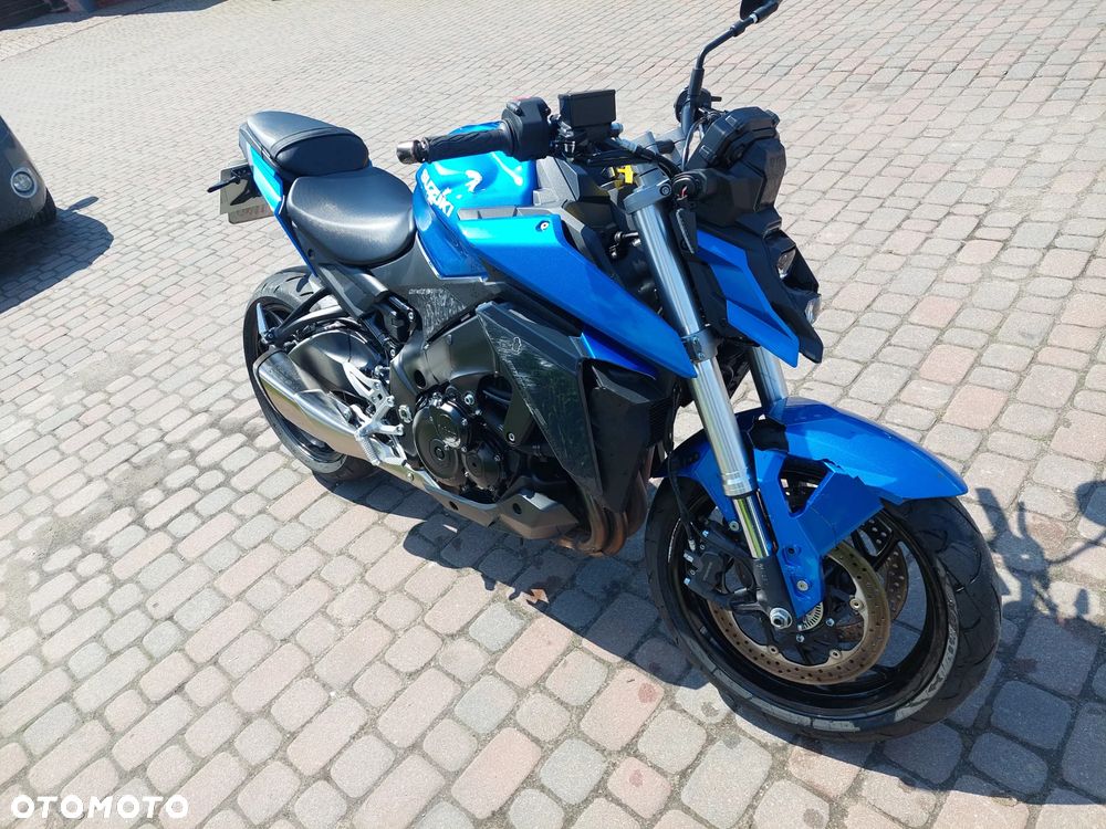 Suzuki GSX - 7