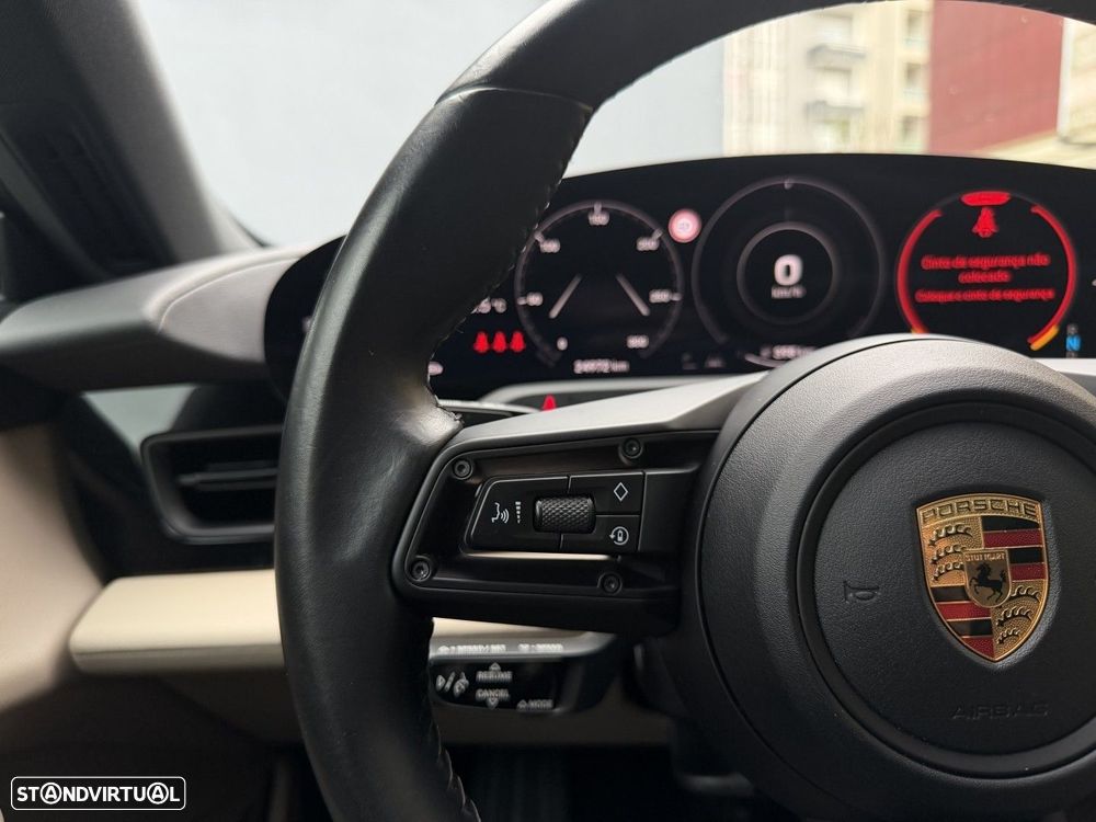 Porsche Taycan Cross Turismo 4 - 44